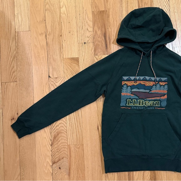 L.L. Bean Men's Hooded Graphic Sweatshirt in Green - Picture 2 of 11